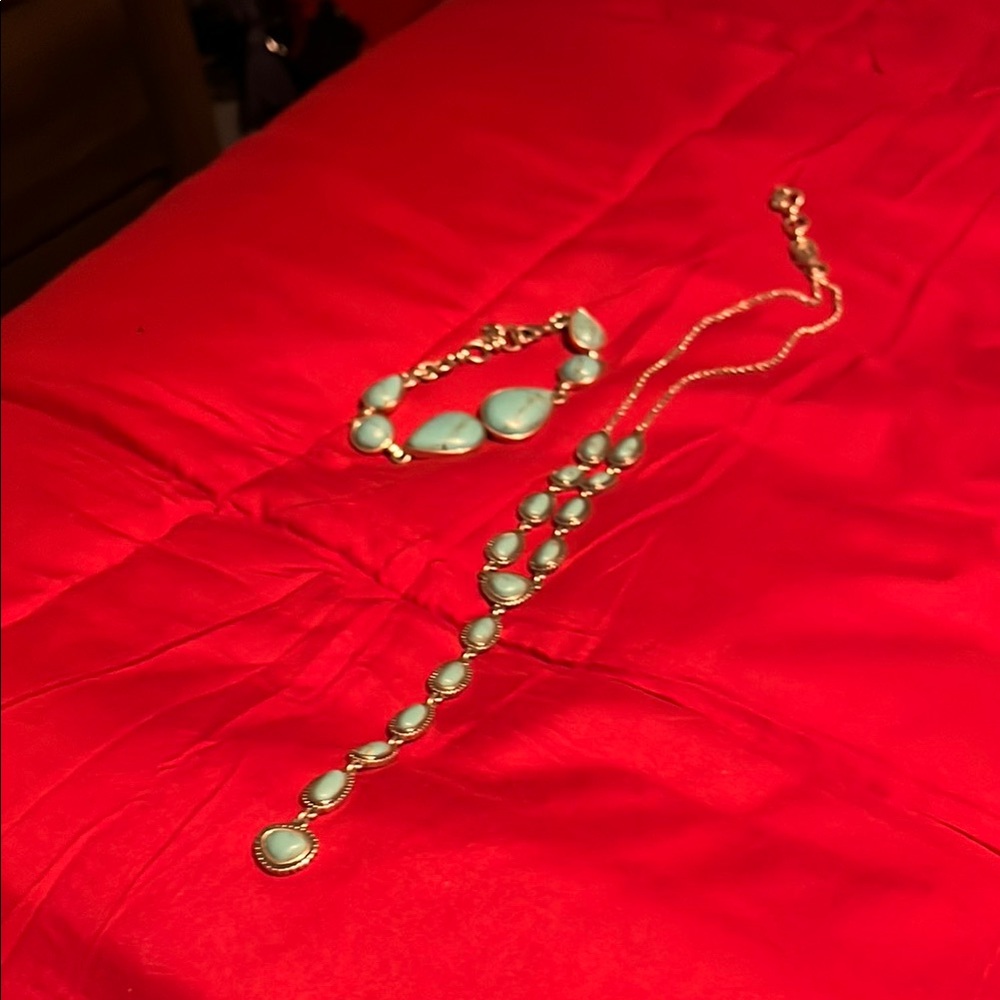 Elegant Gold and Green Jewelry Set